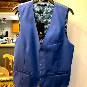 Ted Baker Vest / Size: 40R / MSRP: $250